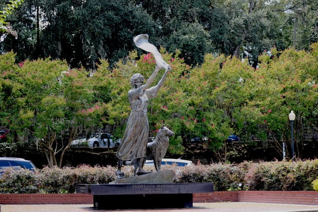Waving Girl statue